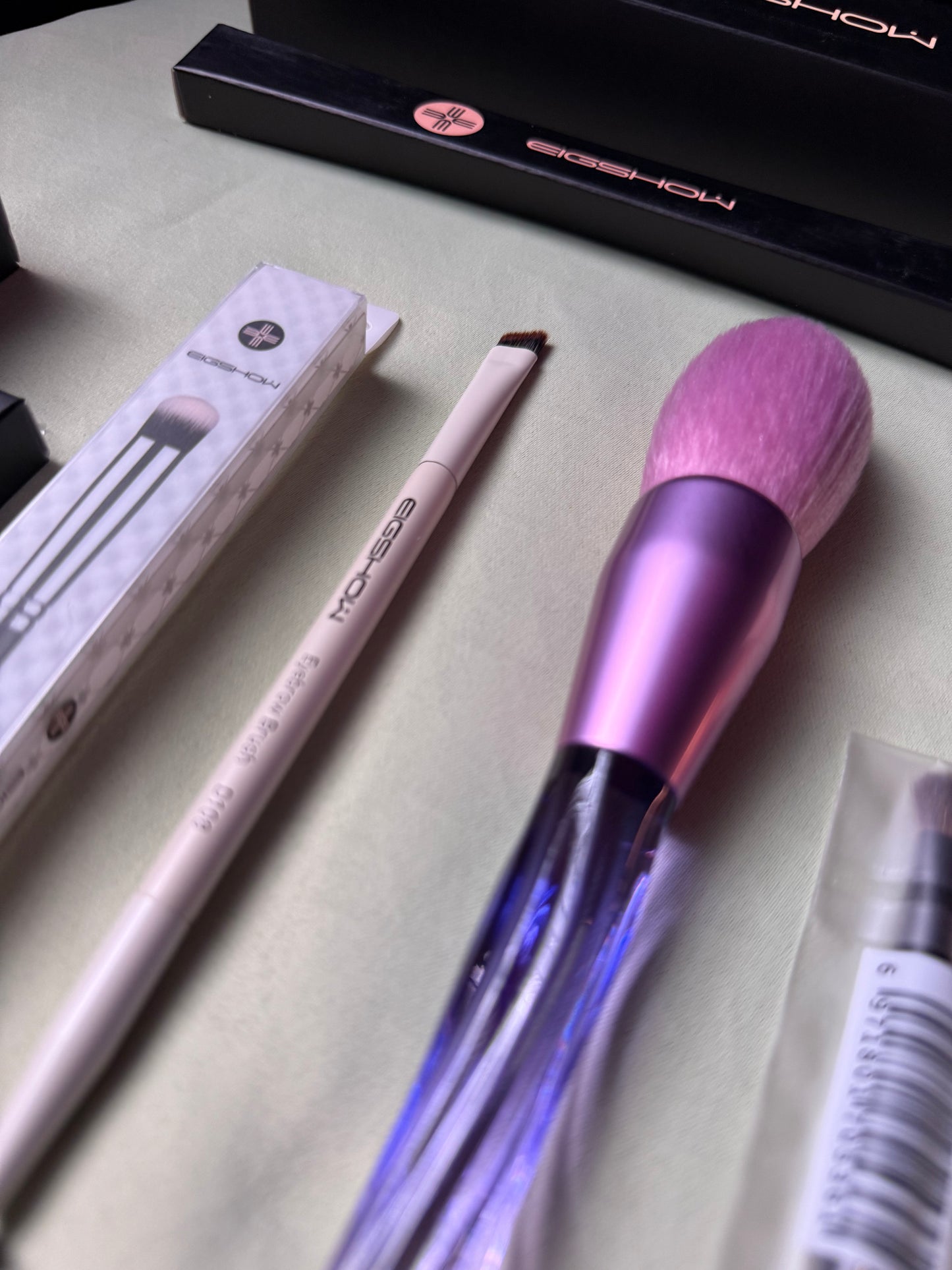 5 in 1 Eigshow Makeup Brushes Deal
