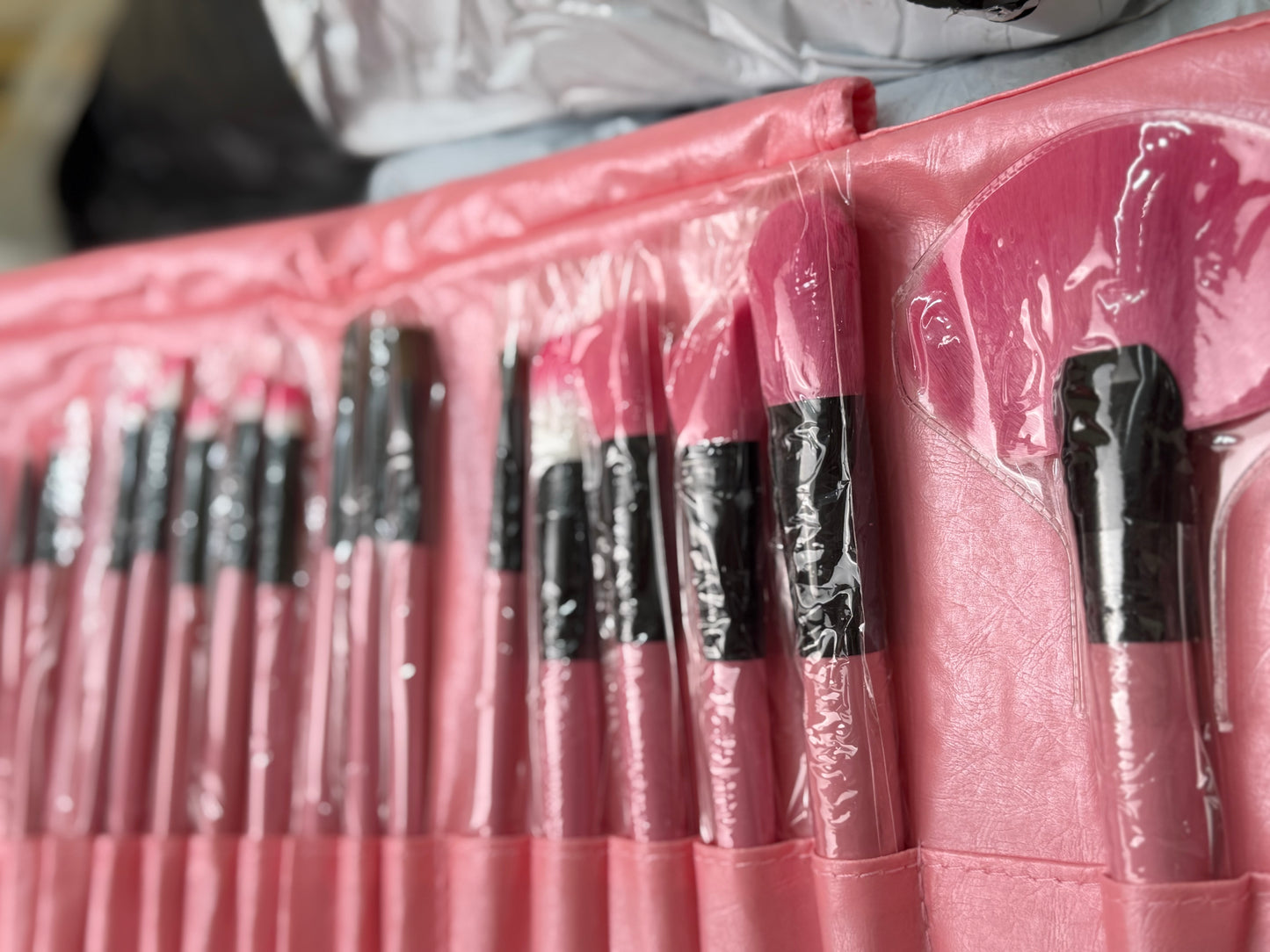 Balck and Pink Makeup Brushes Set