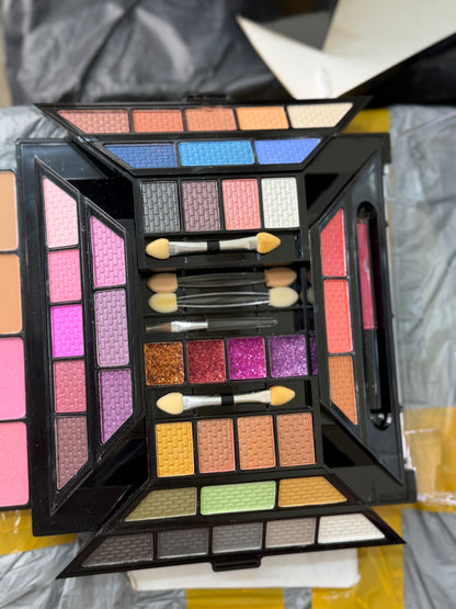 Deluxe Beauty Makeup Kit