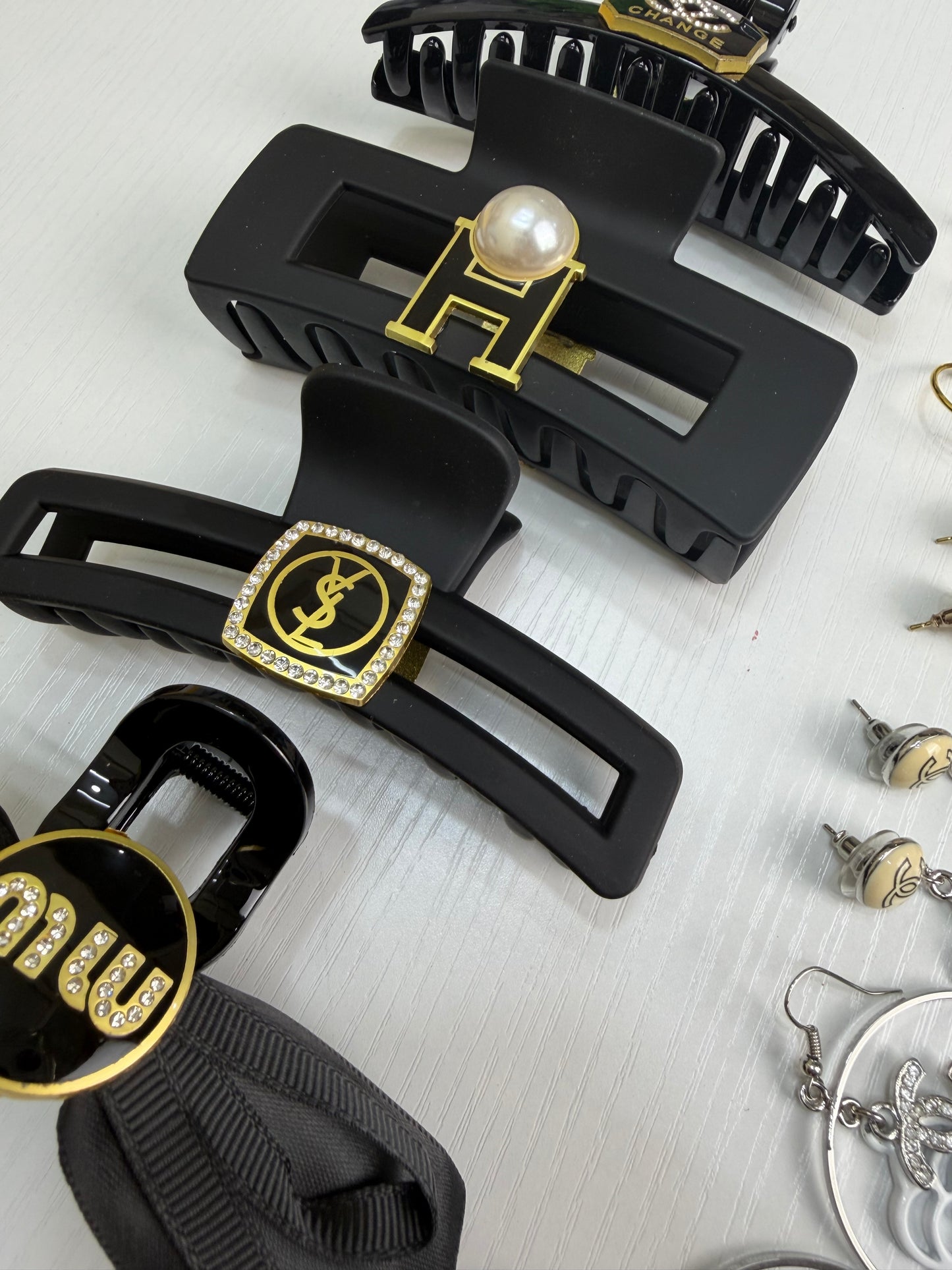 8 in 1 Branded Hair Catchers and Earrings Deal