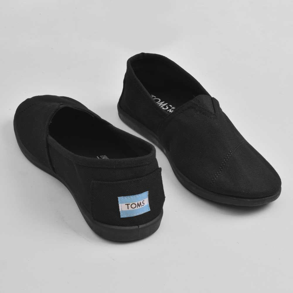 TOMS shoes 4 Pairs